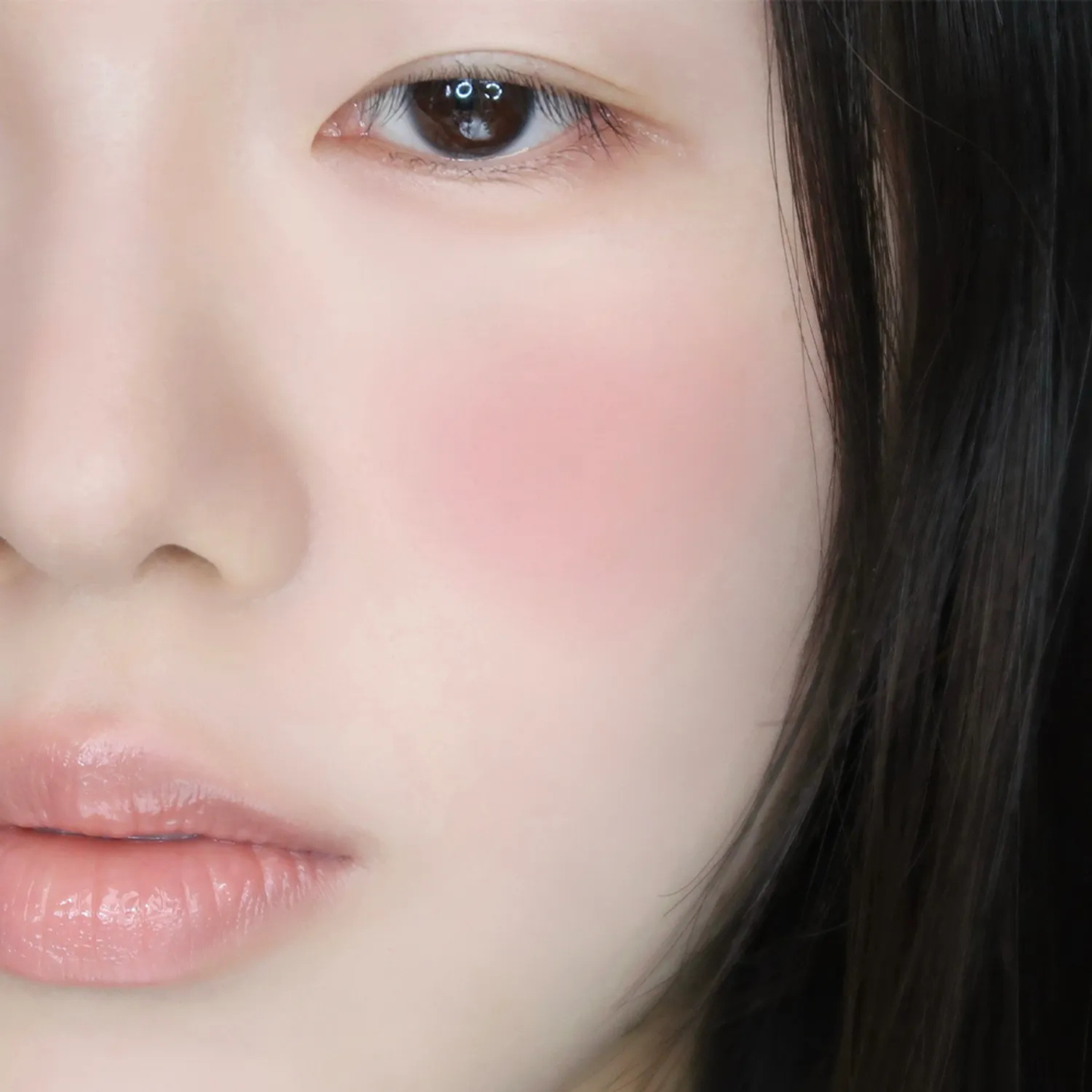 Wakemake Sheer Breeze Blusher in soft pink shade, showing smooth, lightweight blush powder with subtle shimmer on a mirror surface.