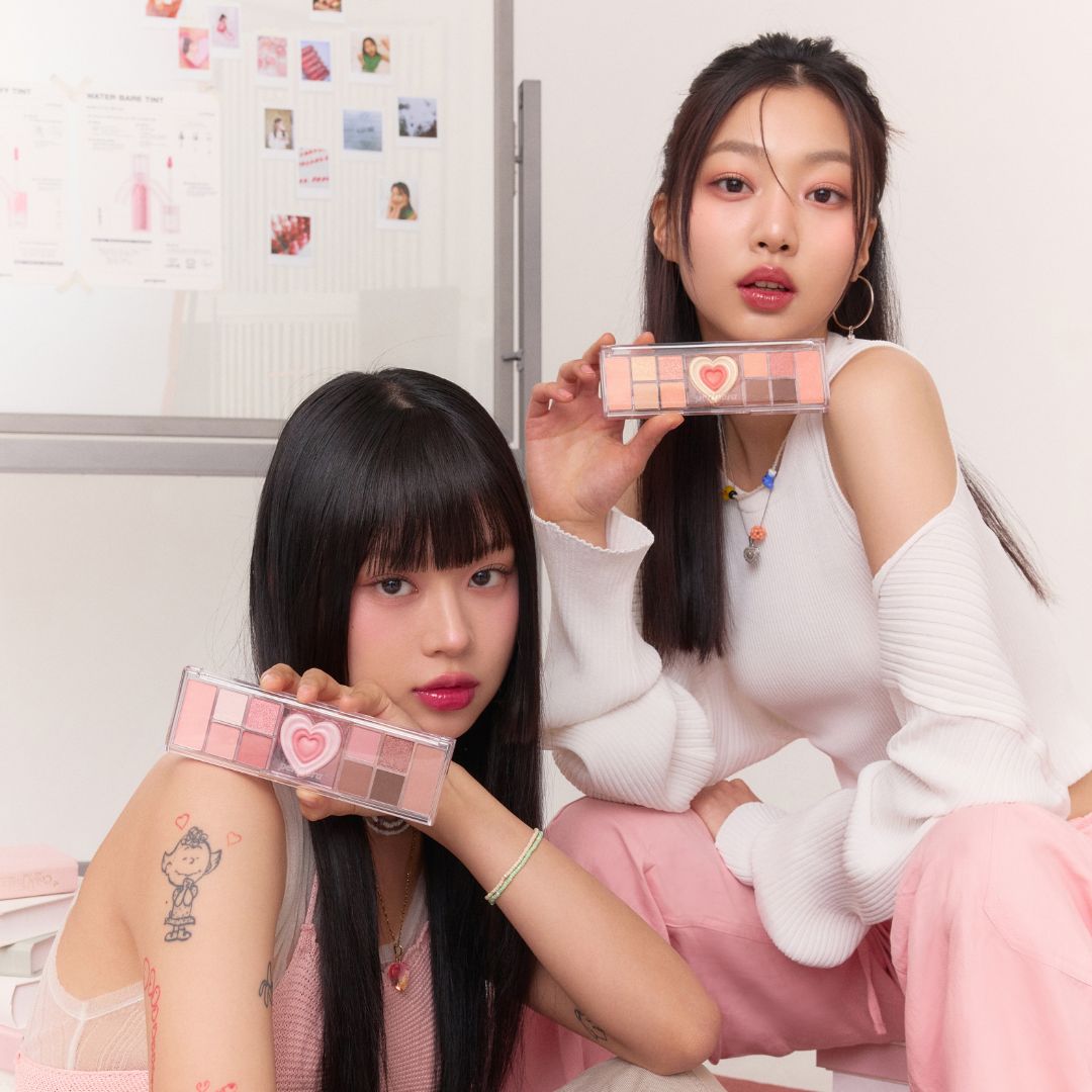 Peripera All Take Mood Like Palette eyeshadow palette with multiple shades in a sleek compact, ideal for versatile eye looks.